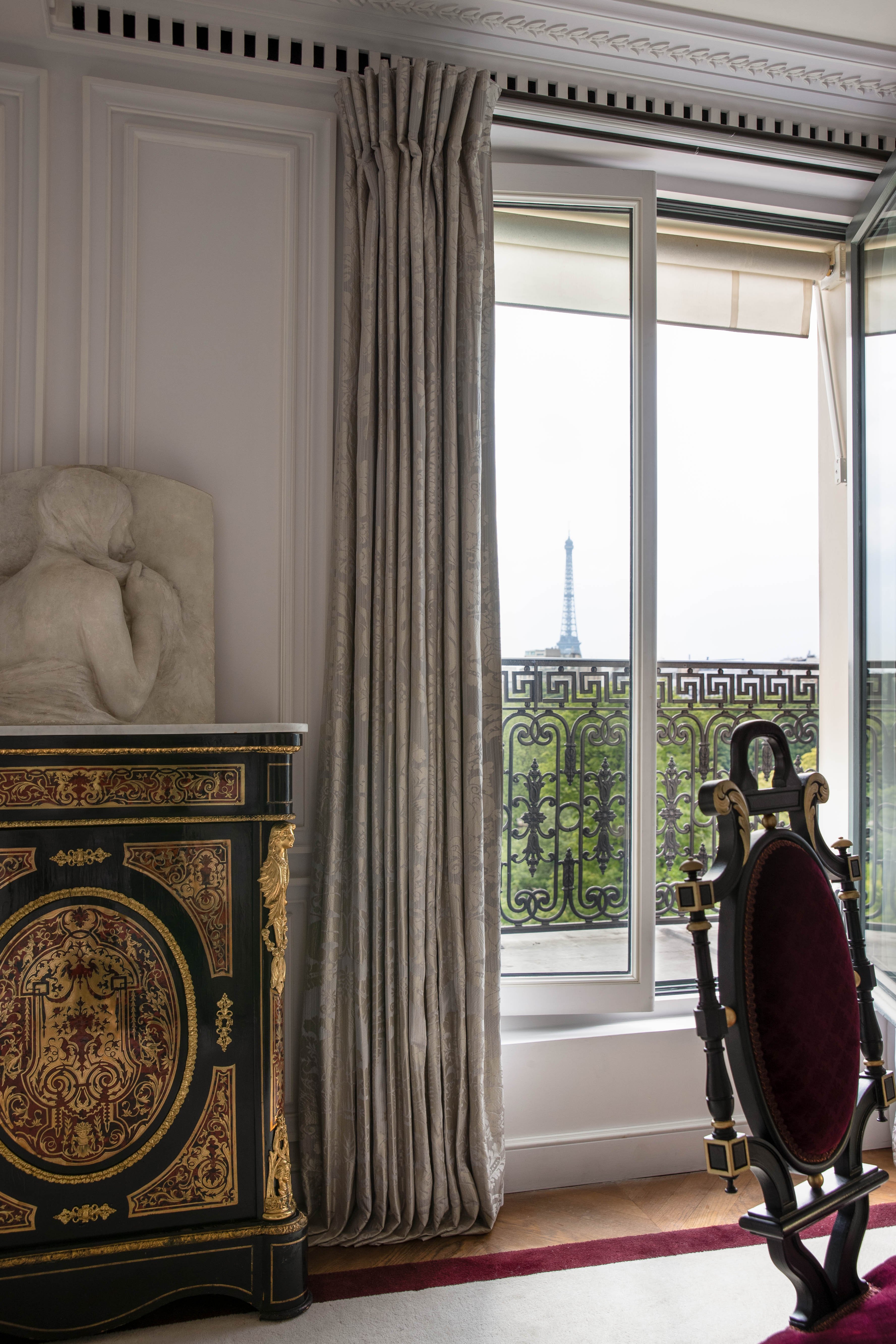 PRESIDENTIAL, SUITE