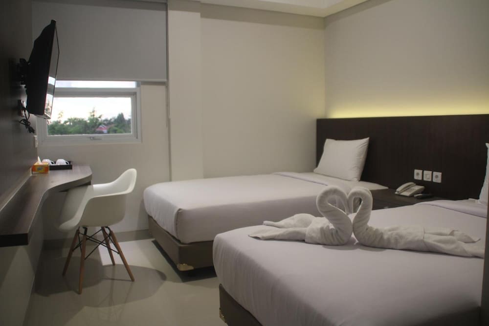Emerald Hotel 14/59