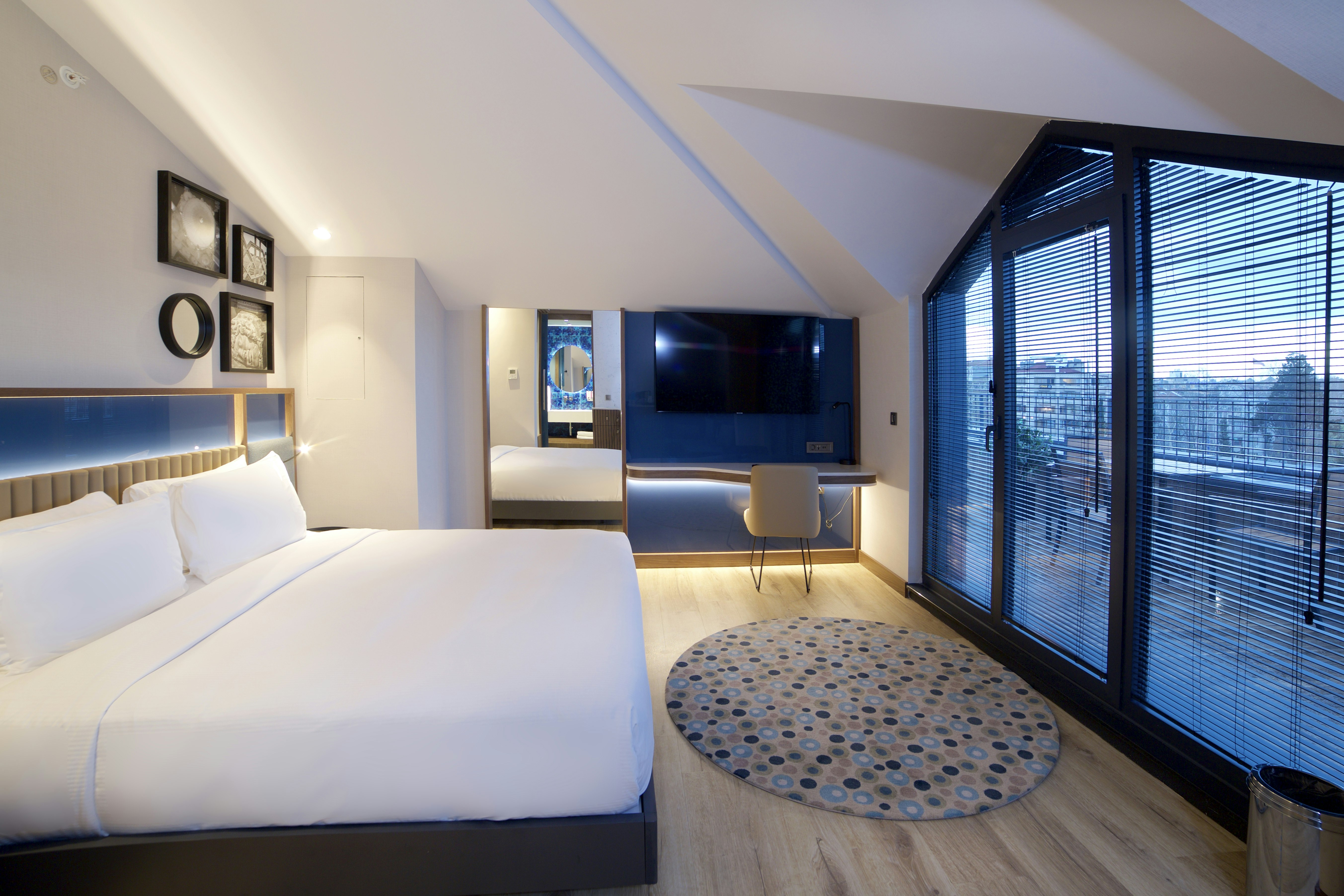ROOM, QUEEN BED, TERRACE