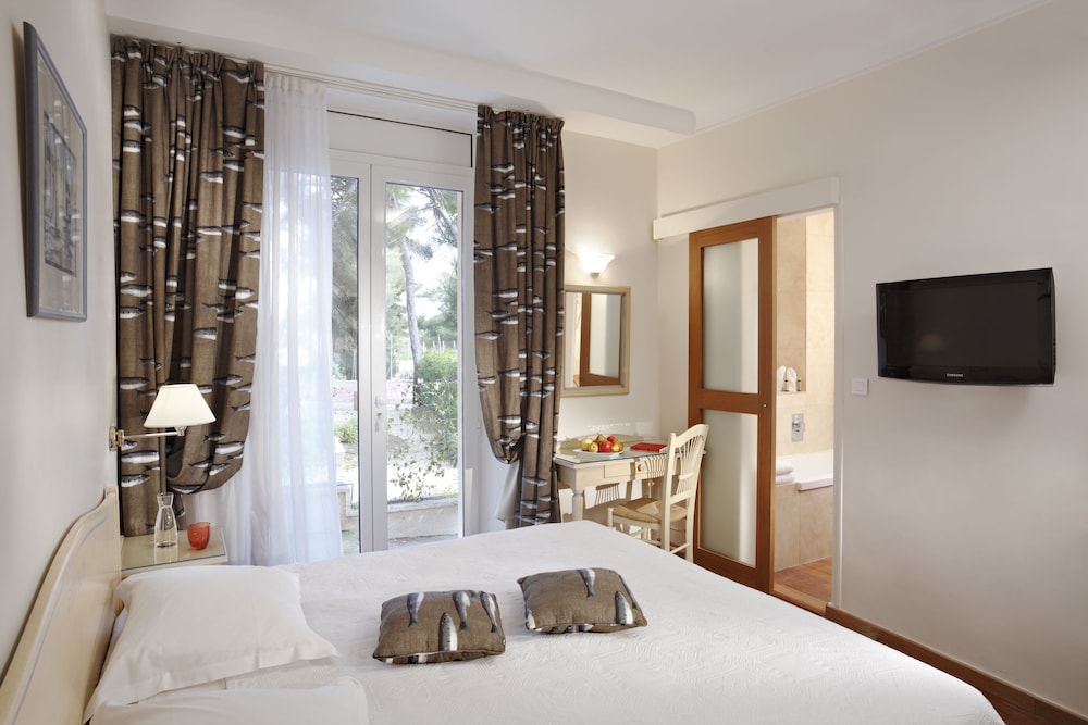 غرفة قياسية بسرير كوين في الطابق الأرضي، Grand Hotel Des Lecques, BW Signature Collection 2/6