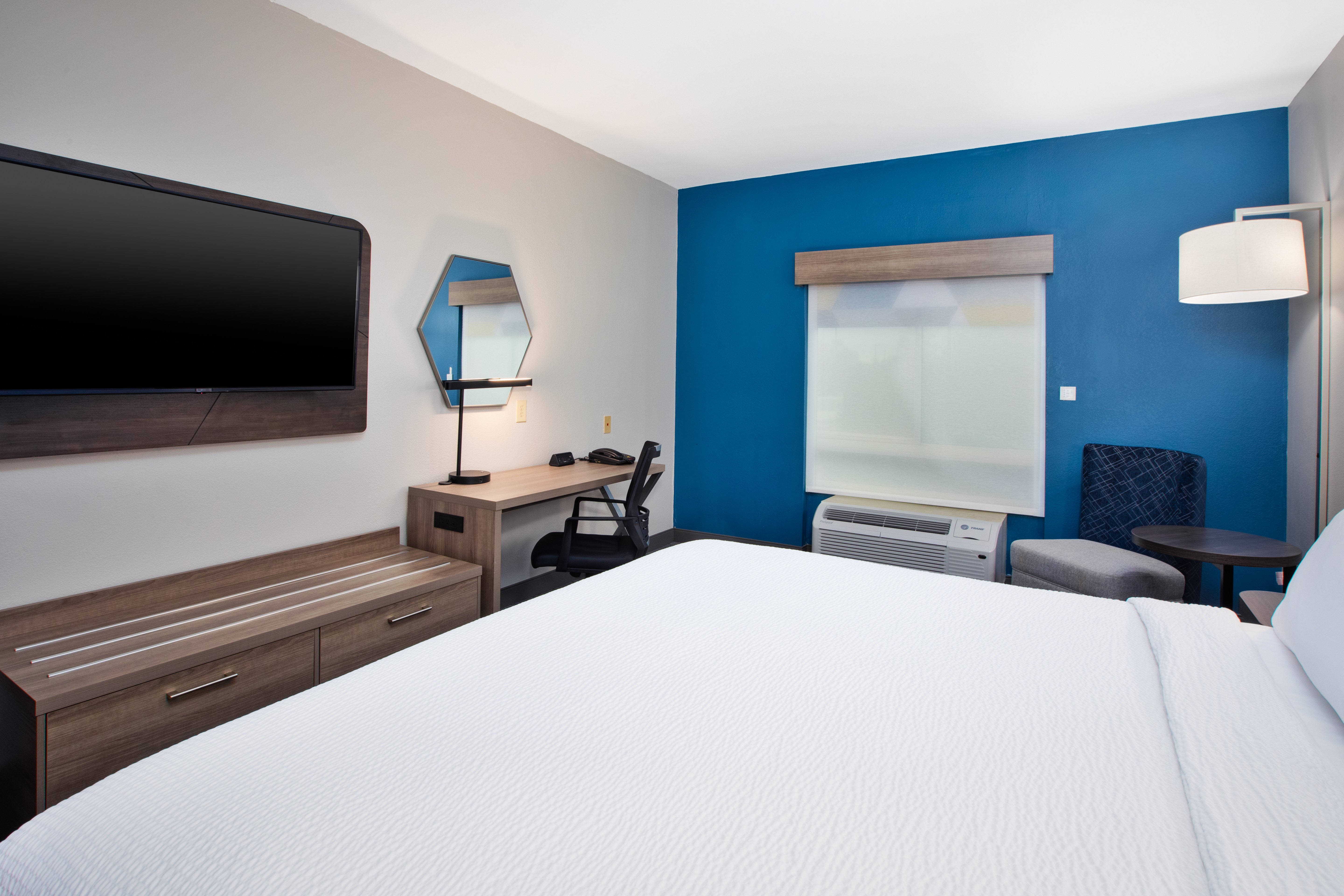 Holiday Inn Express Hotel & Suites Sumter 17/53