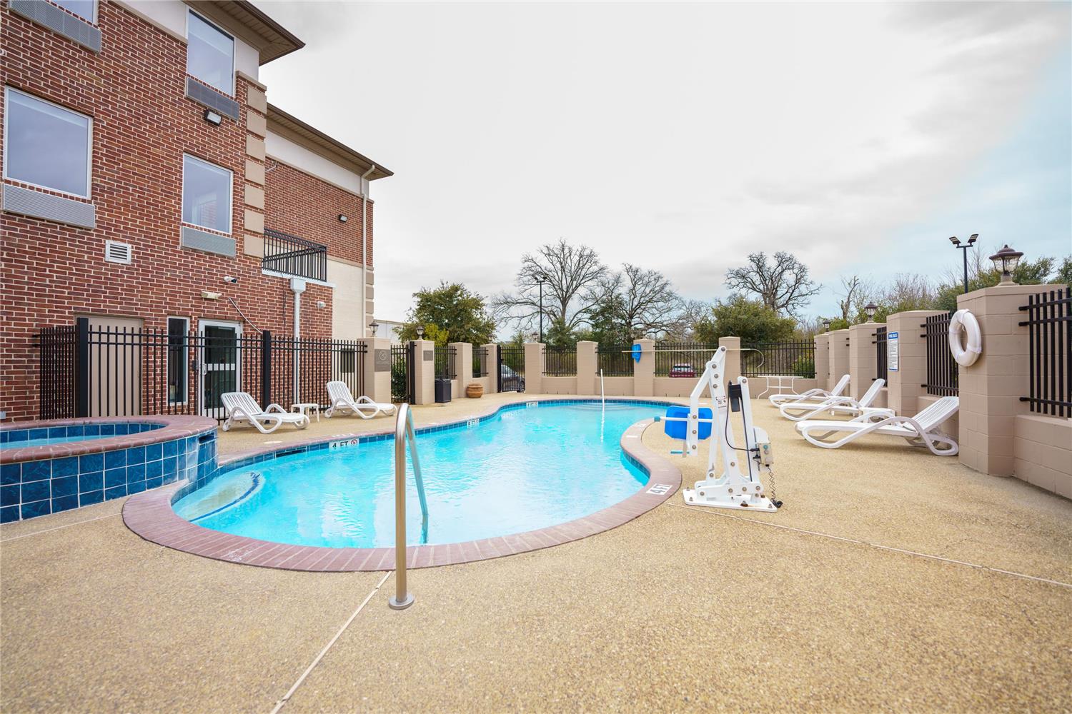 Comfort Suites University Drive, College Station, TX 37/41