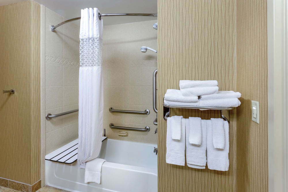 Hampton Inn Baltimore Owings Mills 14/36