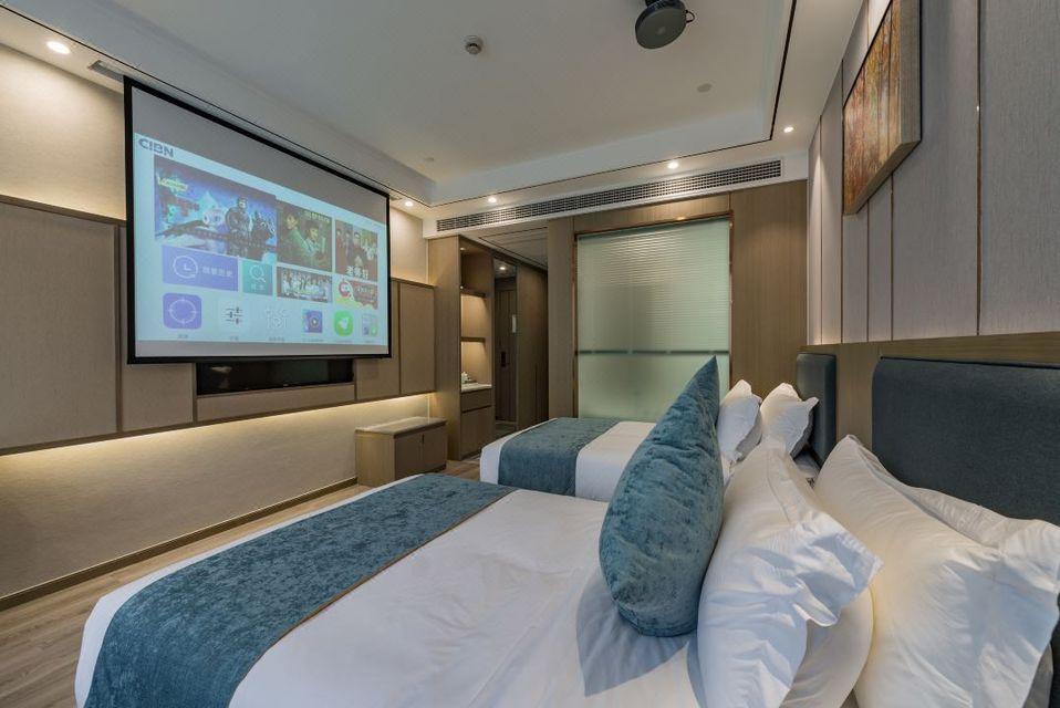 Feature, Twin Beds