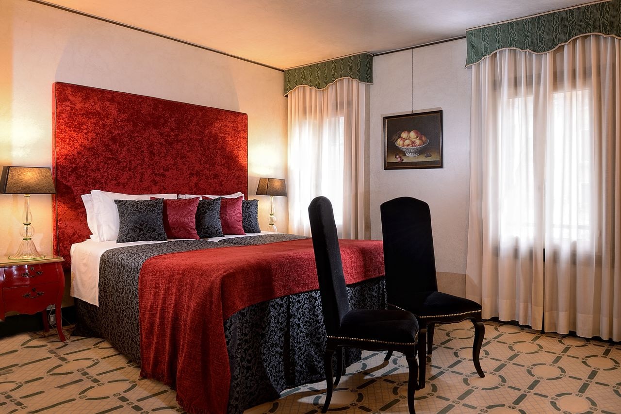 DELUXE, DOUBLE BED