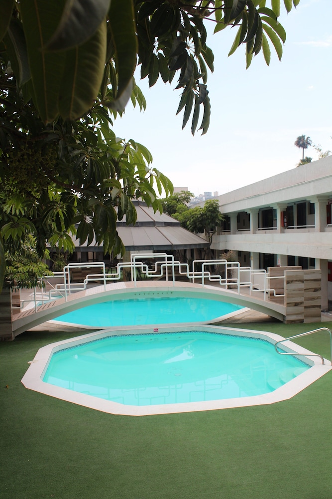 HOTEL FIESTA TIJUANA 46/52