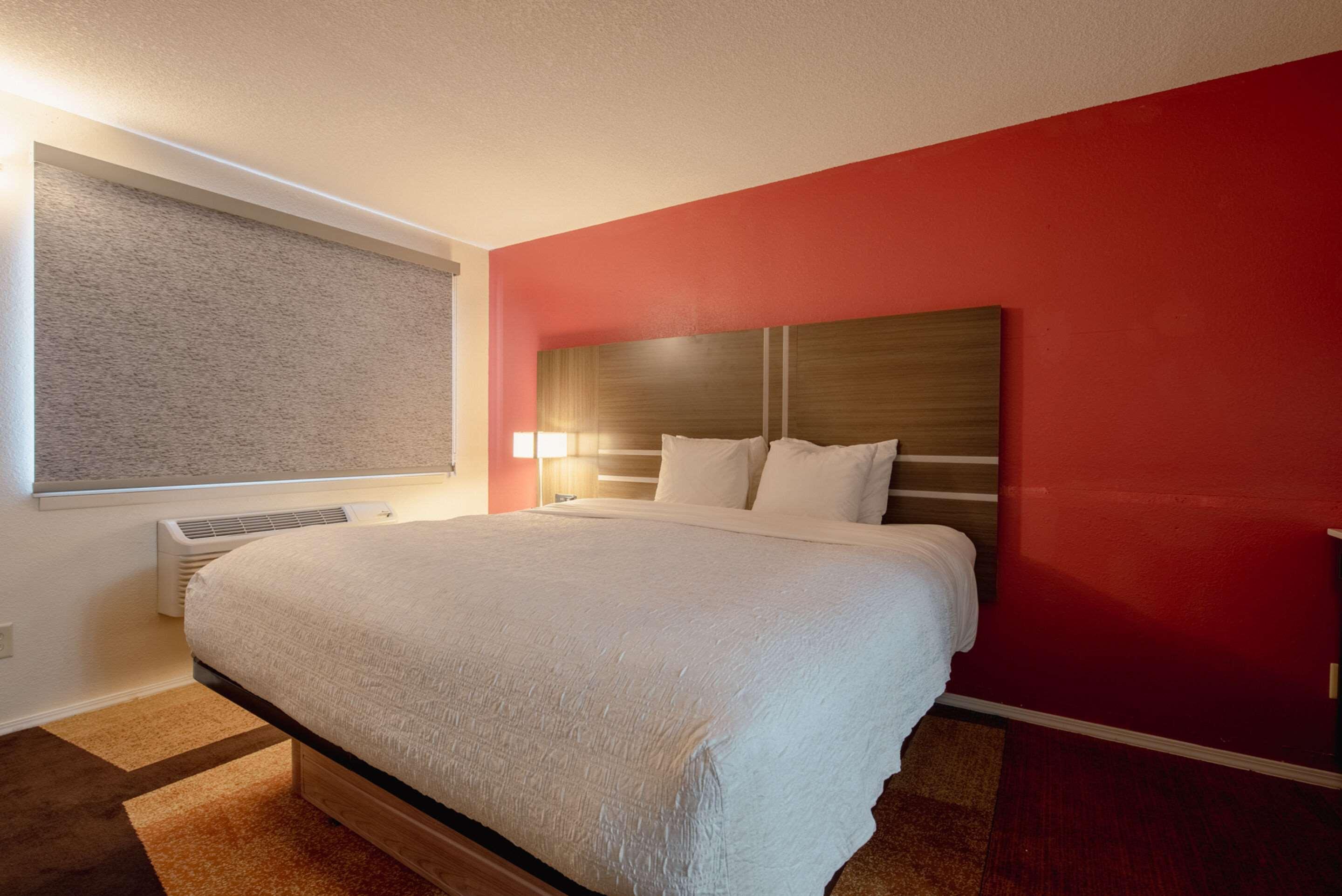 Efficiency, King Bed, Accessible