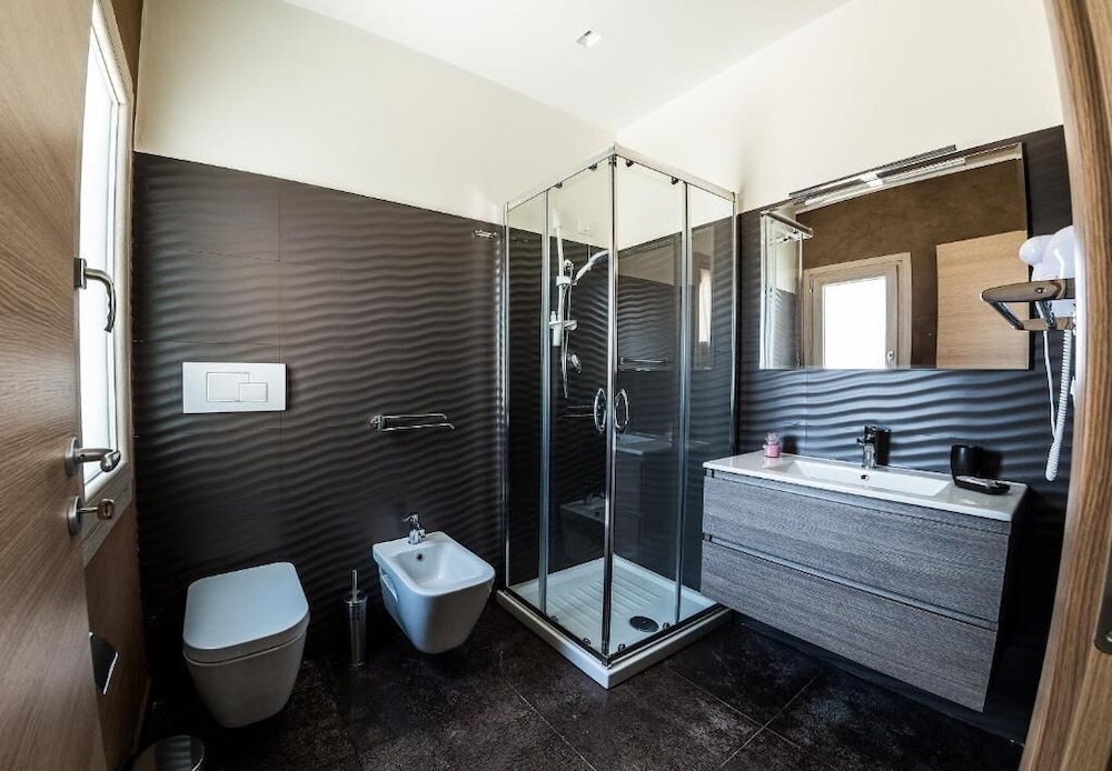 Ariston Suite 66/69