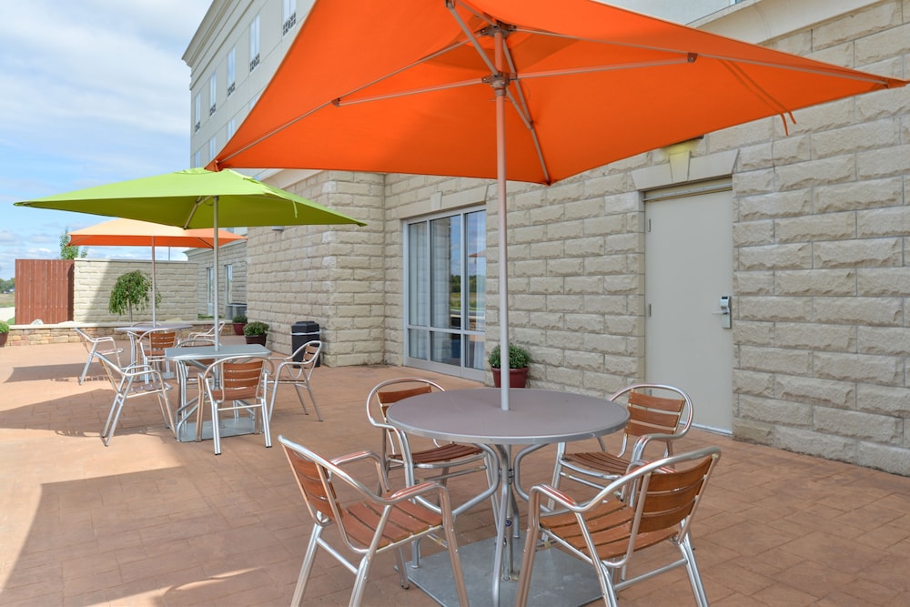 Holiday Inn Express Hotel and Suites Terre Haute 60/73