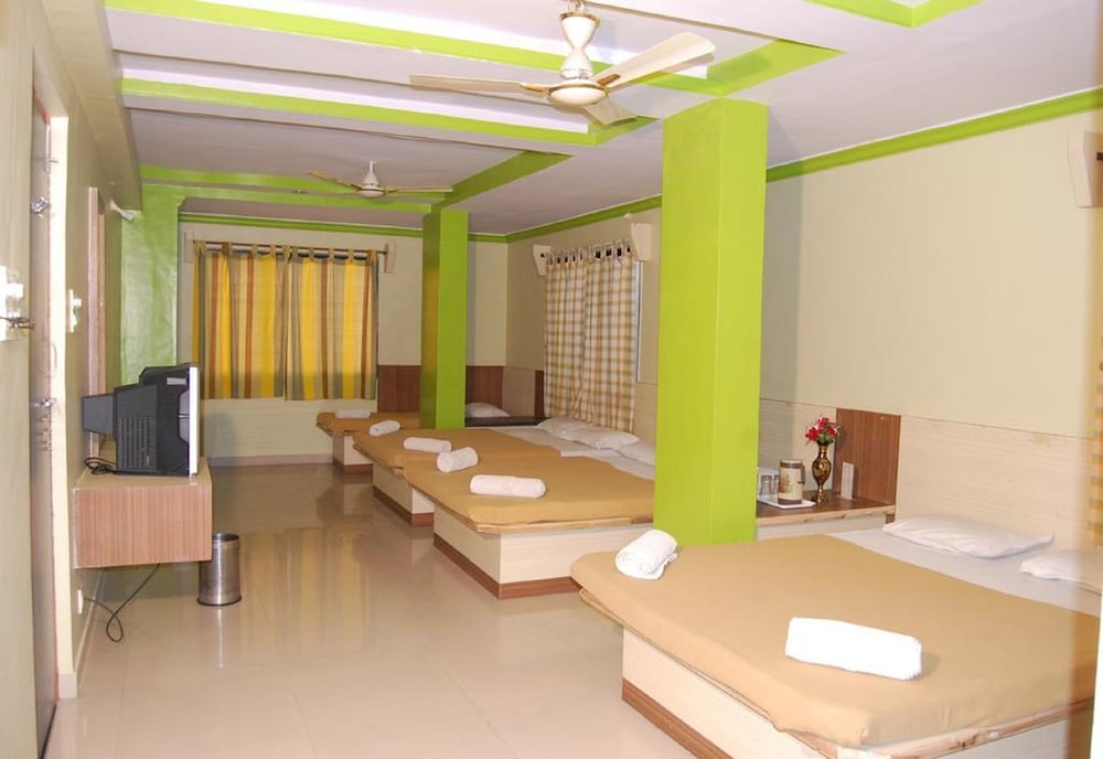 Hotel Utsav 13/24