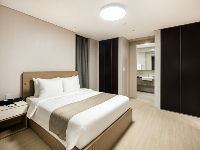 Residence, Suite, Corner