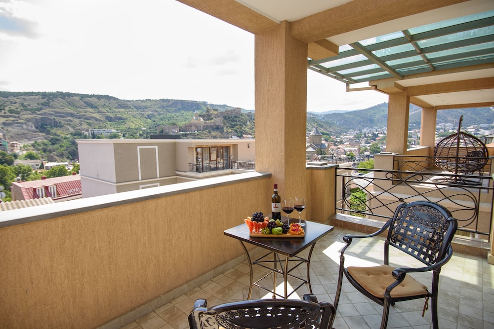 KMM Hotel Tbilisi 53/65
