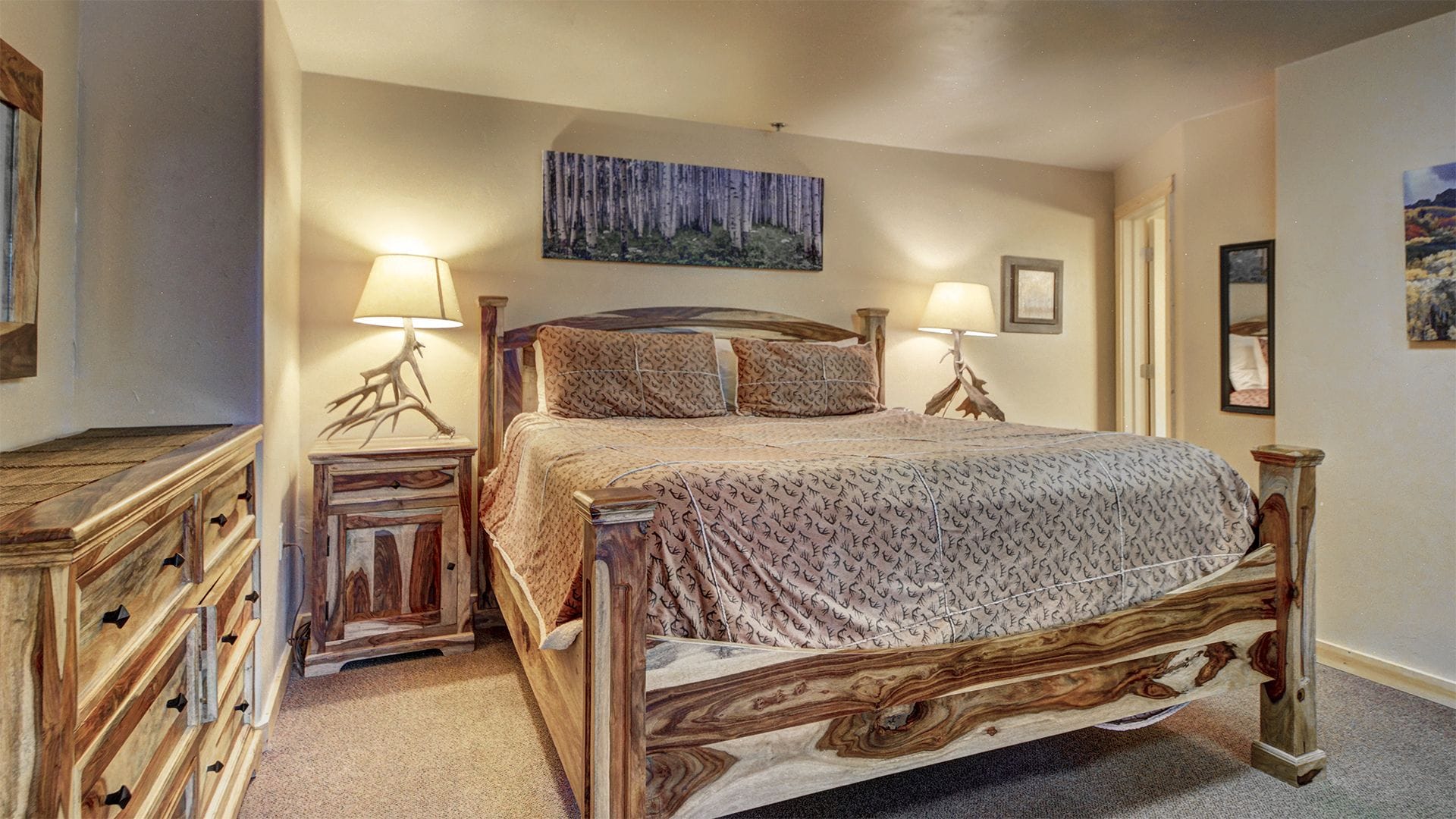 Aspen, Luxury, Suite, King Bed, Private Bathroom, Sofa