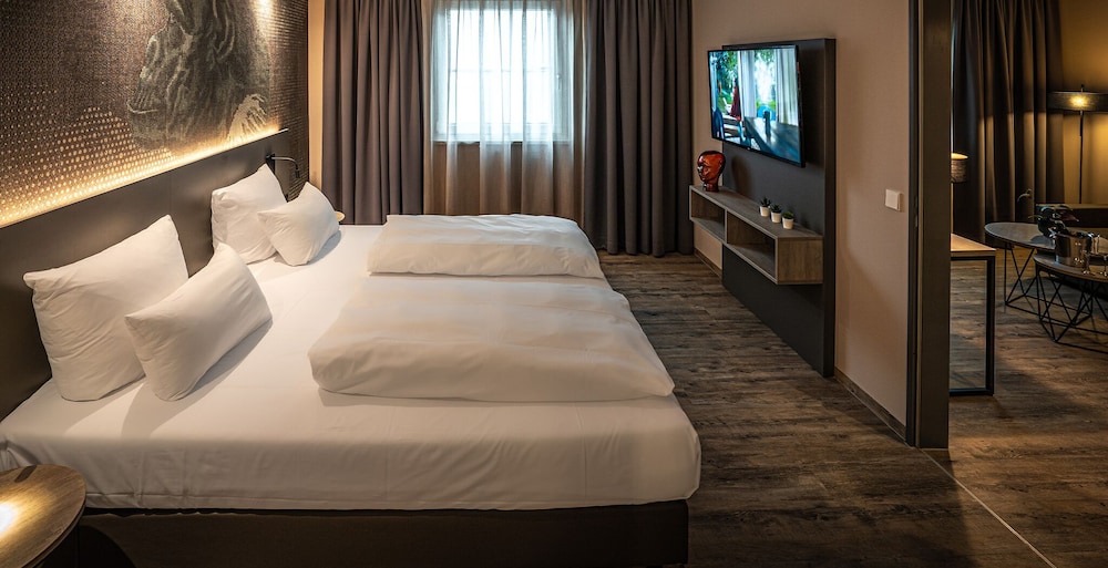 LOGINN Hotel Stuttgart Zuffenhausen 7/35