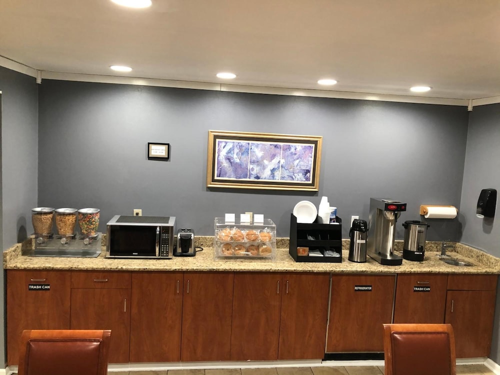 Economy Inn and Suites 47/68