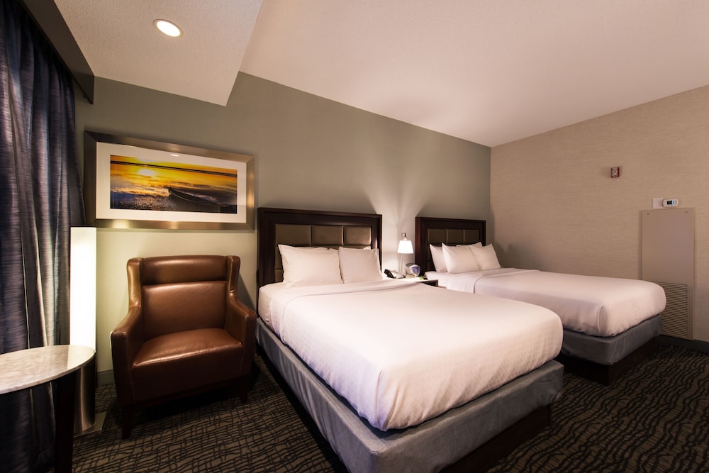 Crowne Plaza Springfield Convention CTR 22/77