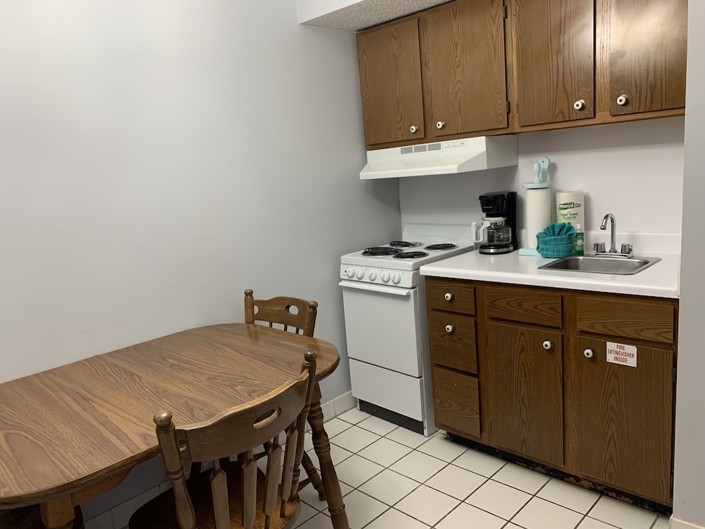 Oak Square Condominiums 34/50
