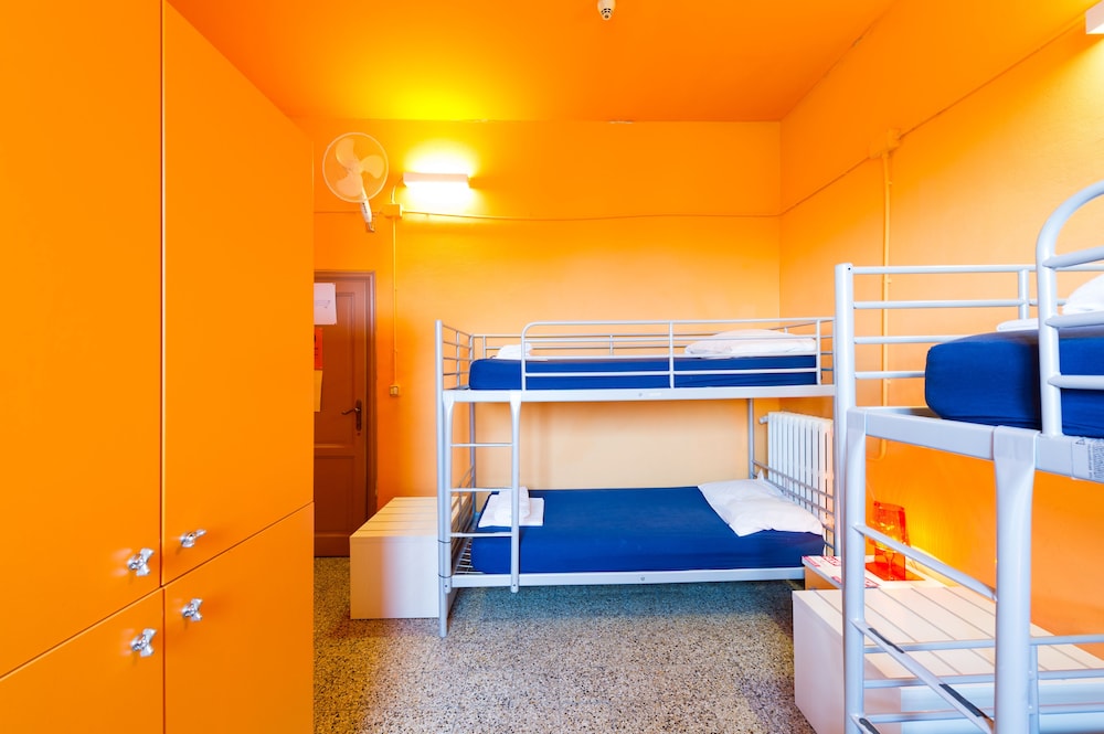 Hostel 7 Santi 20/50