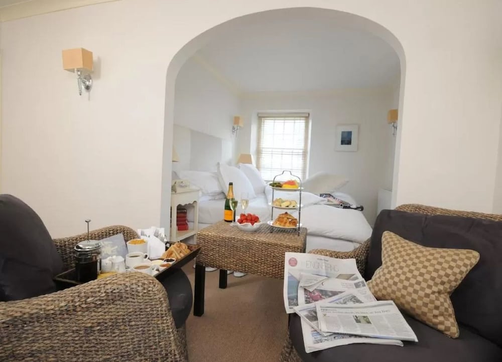 The Lugger Hotel 45/70