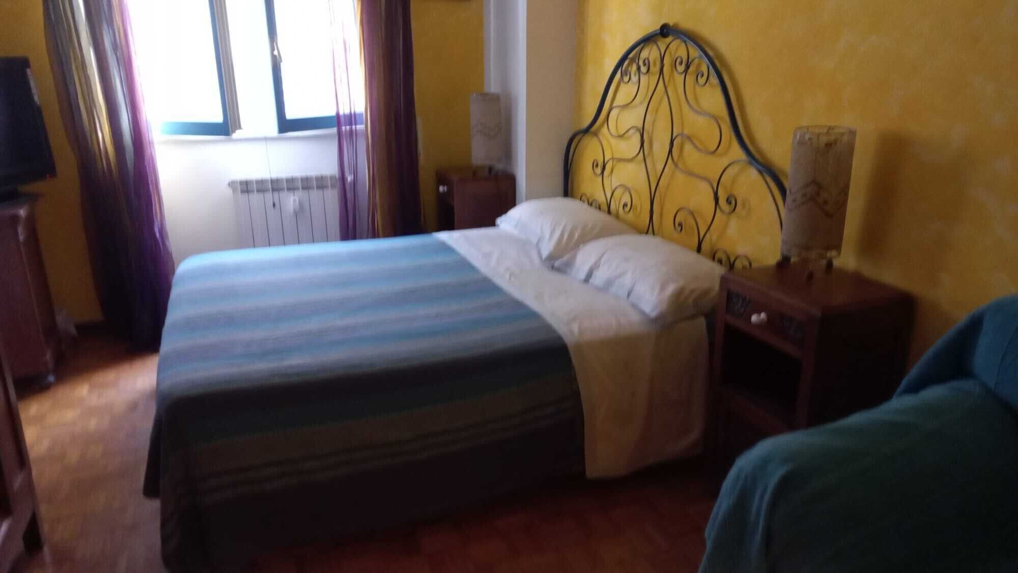 ROOM, TRIPLE, 1 DOUBLE AND 1 SINGLE BED