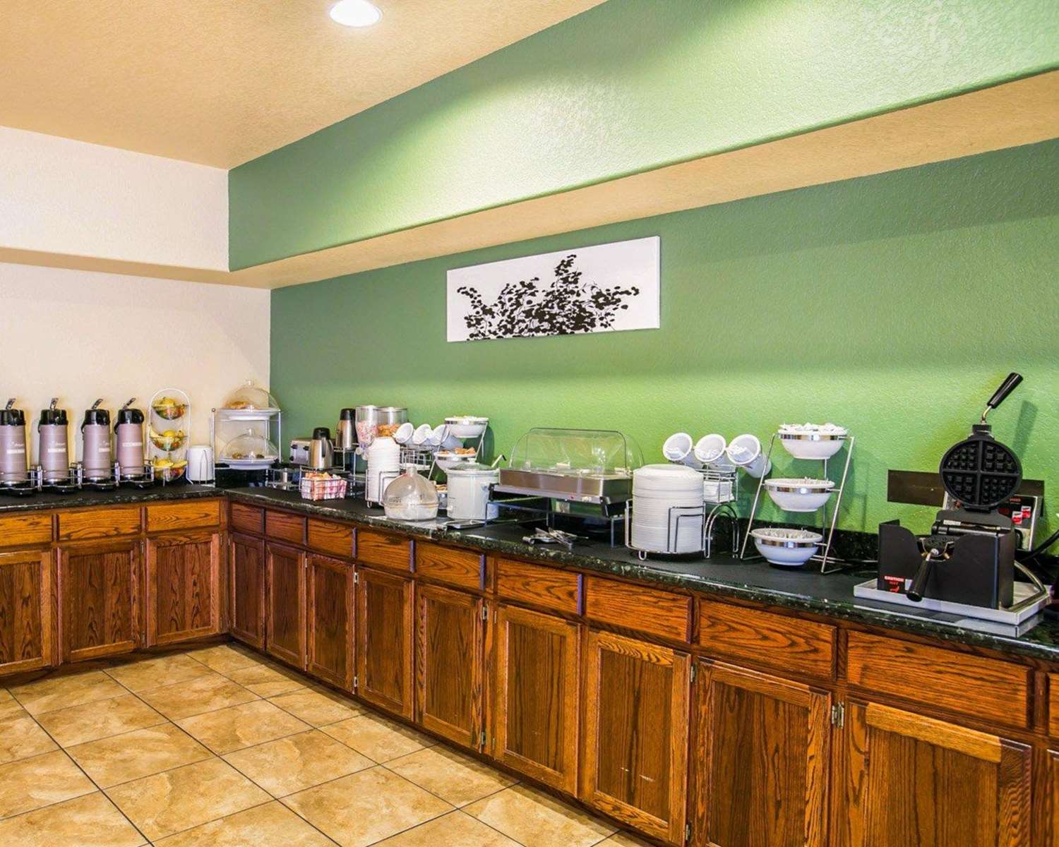 Sleep Inn & Suites Gonzales near Palmetto State Park 36/50
