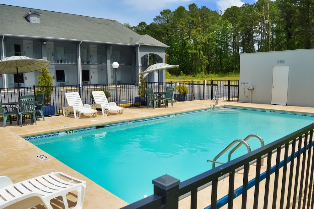 Days Inn by Wyndham Hardeeville Near Hilton Head 44/50