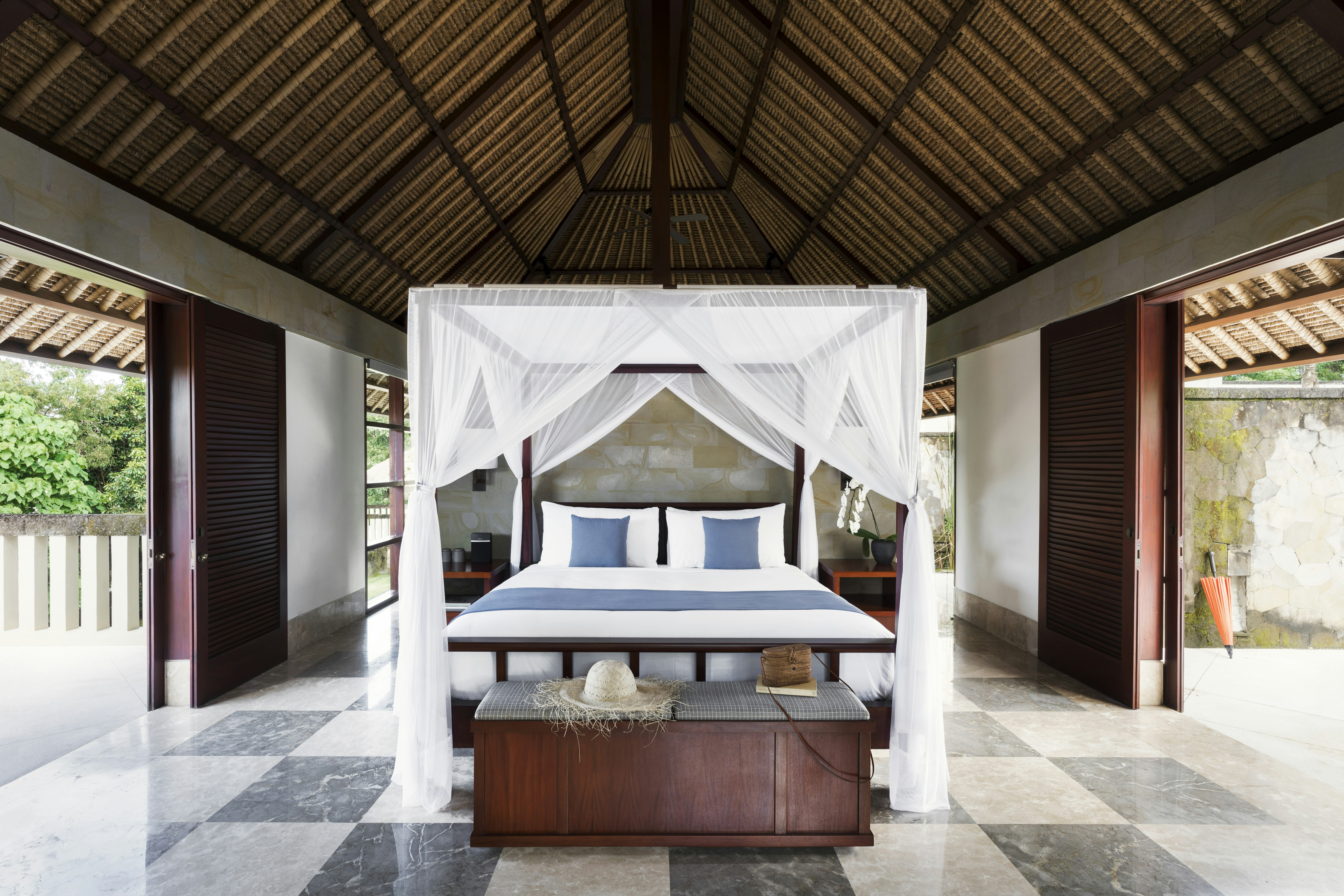 Garden Suite, Single