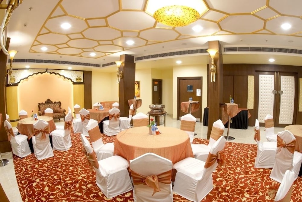 Neemrana S Hill Fort Kesroli 34/47