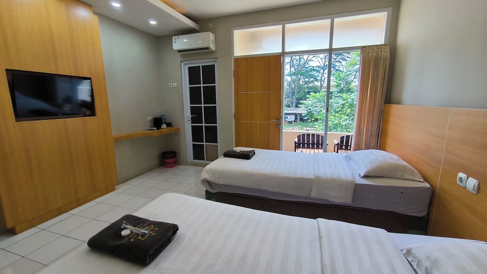 Hotel Kencana Jaya by ZUZU 28/50
