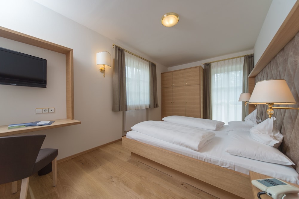 Park Hotel Bellevue 7/64