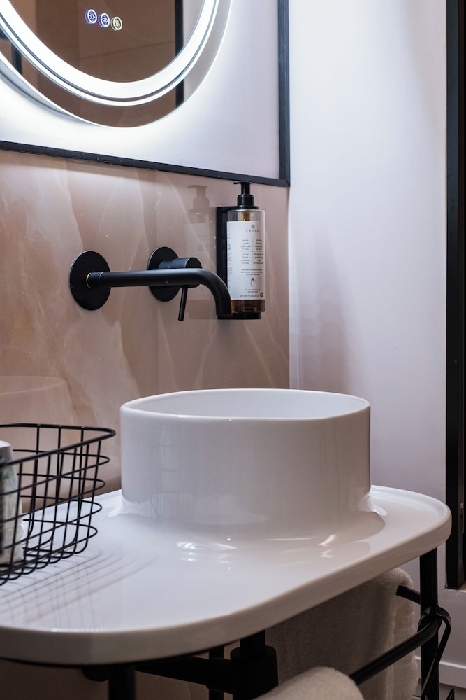 163 Boutique Hotel 50/50