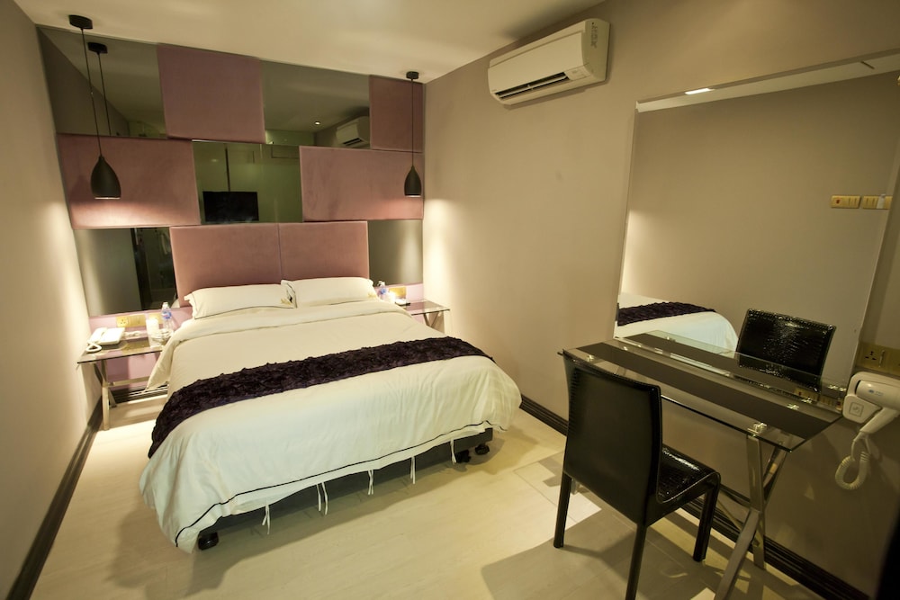 Euro Plus Hotel 12/26