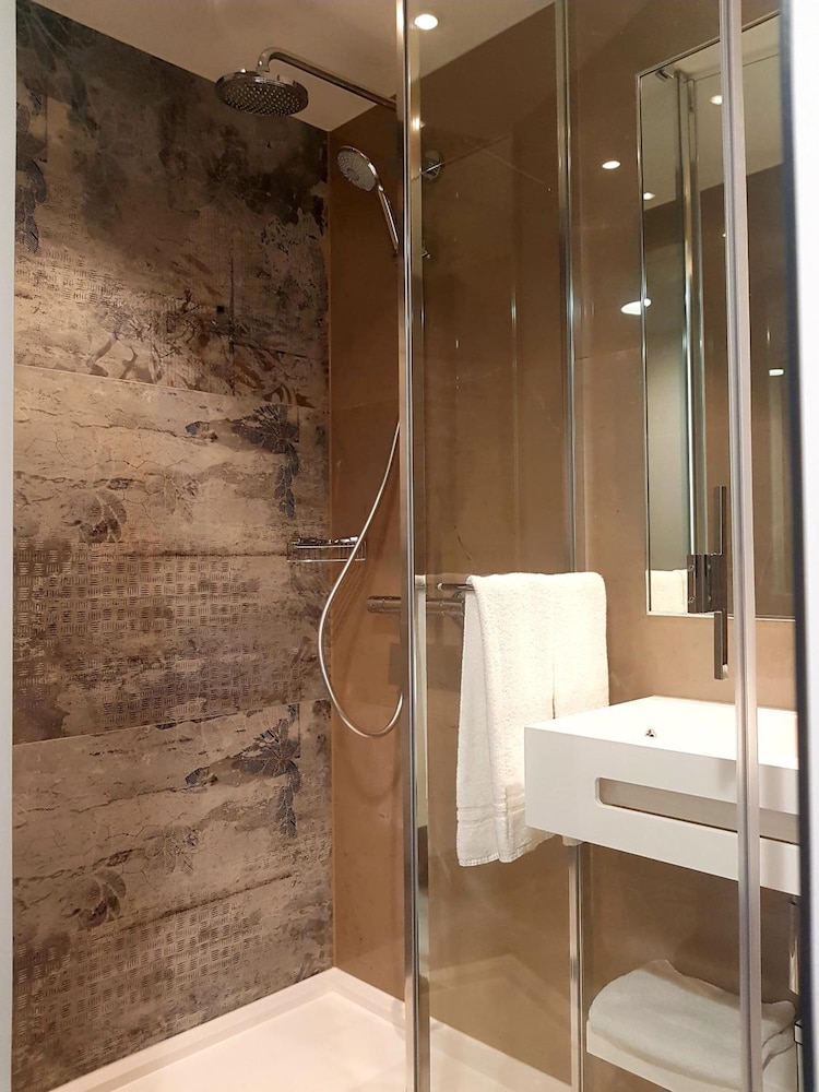 Nash Pratik Hotel 26/26