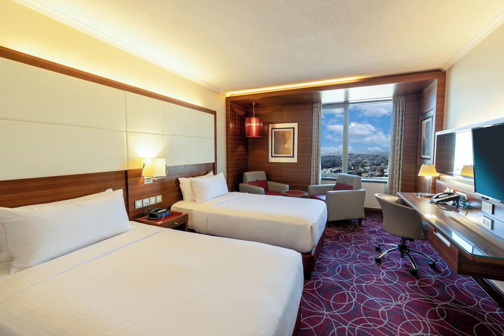 غرفة عائلية بسرير كينج، Crowne Plaza Hotel Amman 3/8