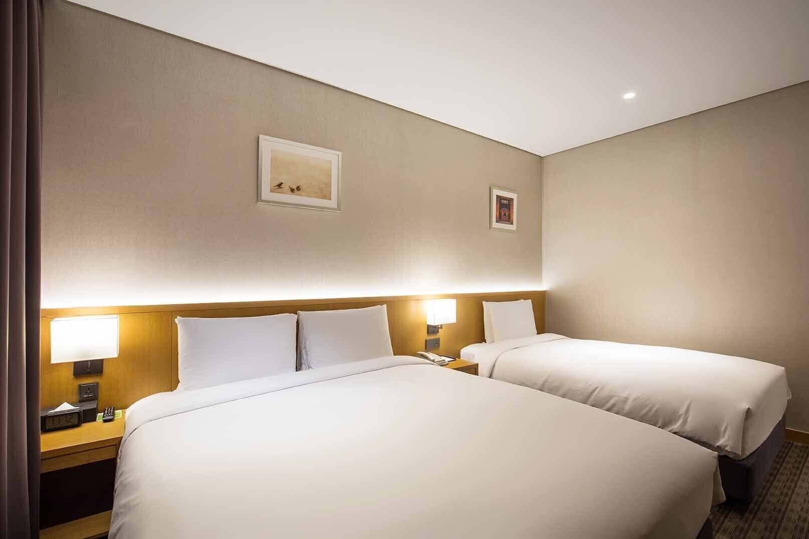 Deluxe, Family, Twin Beds, 1 King and 1 Single Beds, No Parking