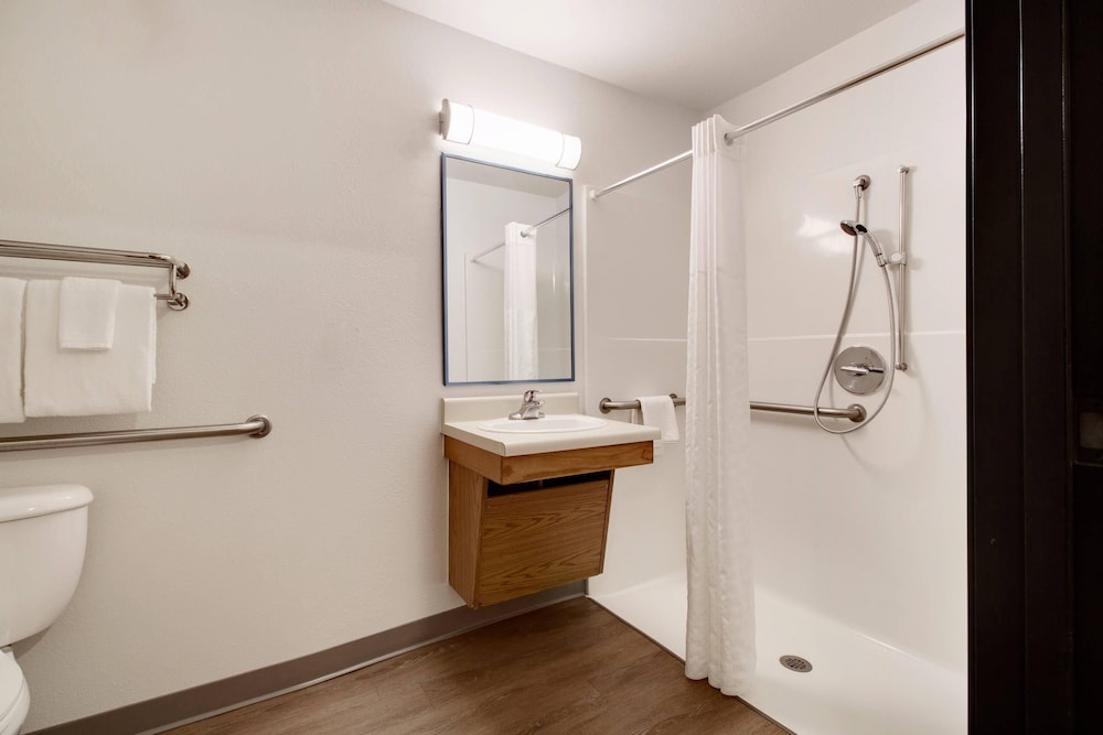 WoodSpring Suites Conroe 28/32