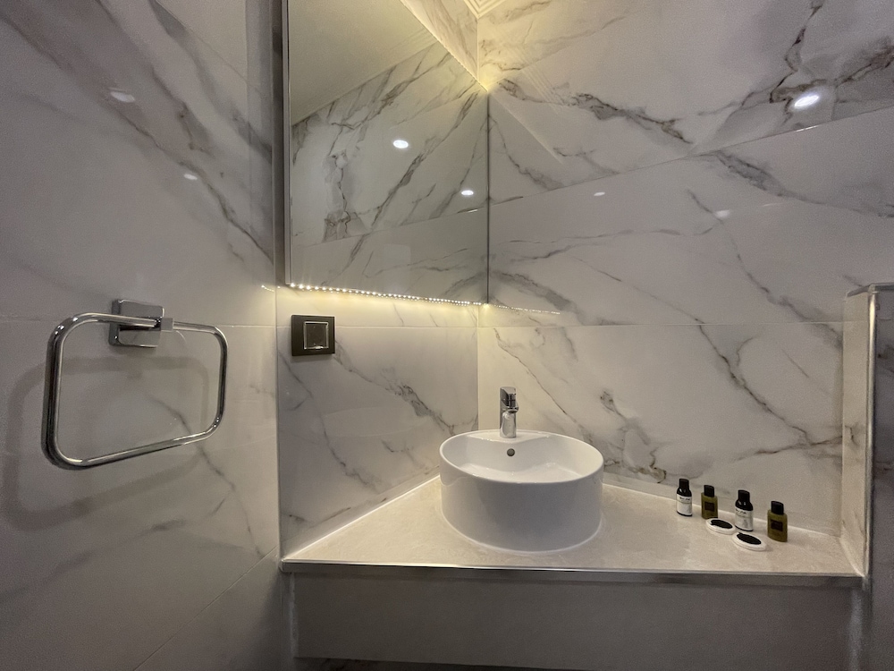 Le Luxe Suites Hotel & Spa 44/50