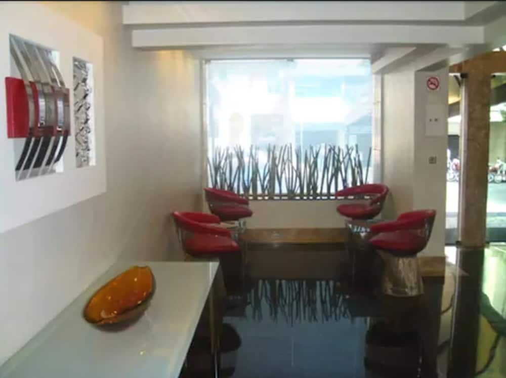 Boulevard Express Hotel 20/30