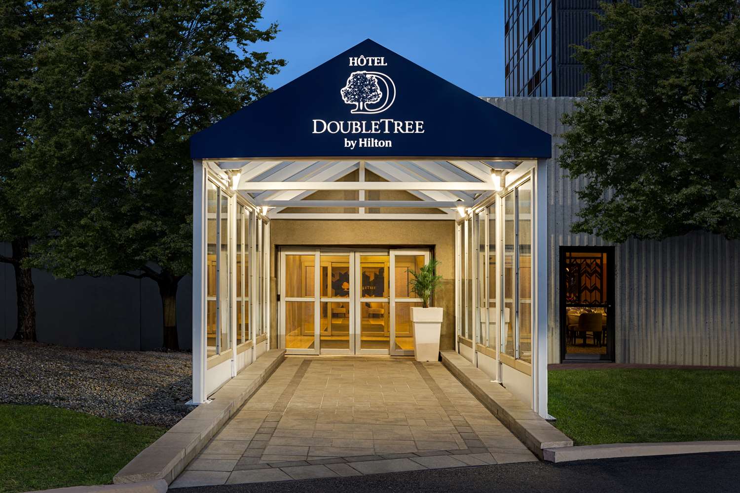 DoubleTree by Hilton Pointe Claire Montreal Airport West 2/13