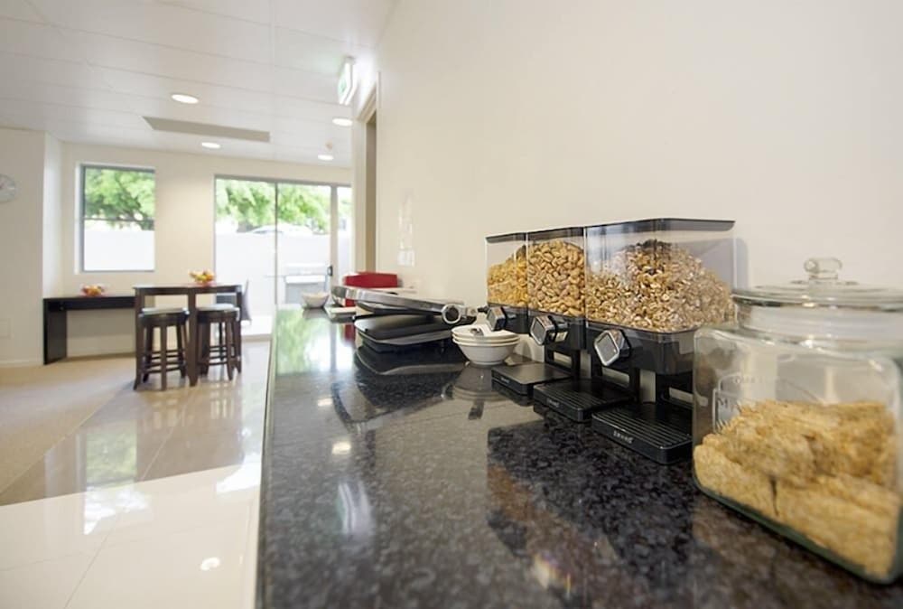 GLADSTONE CITY CENTRAL APARTMENT HOTEL 33/46