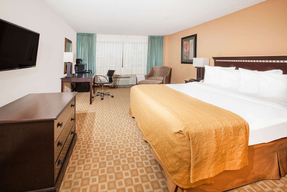 Days Inn By Wyndham Sherman 17/54