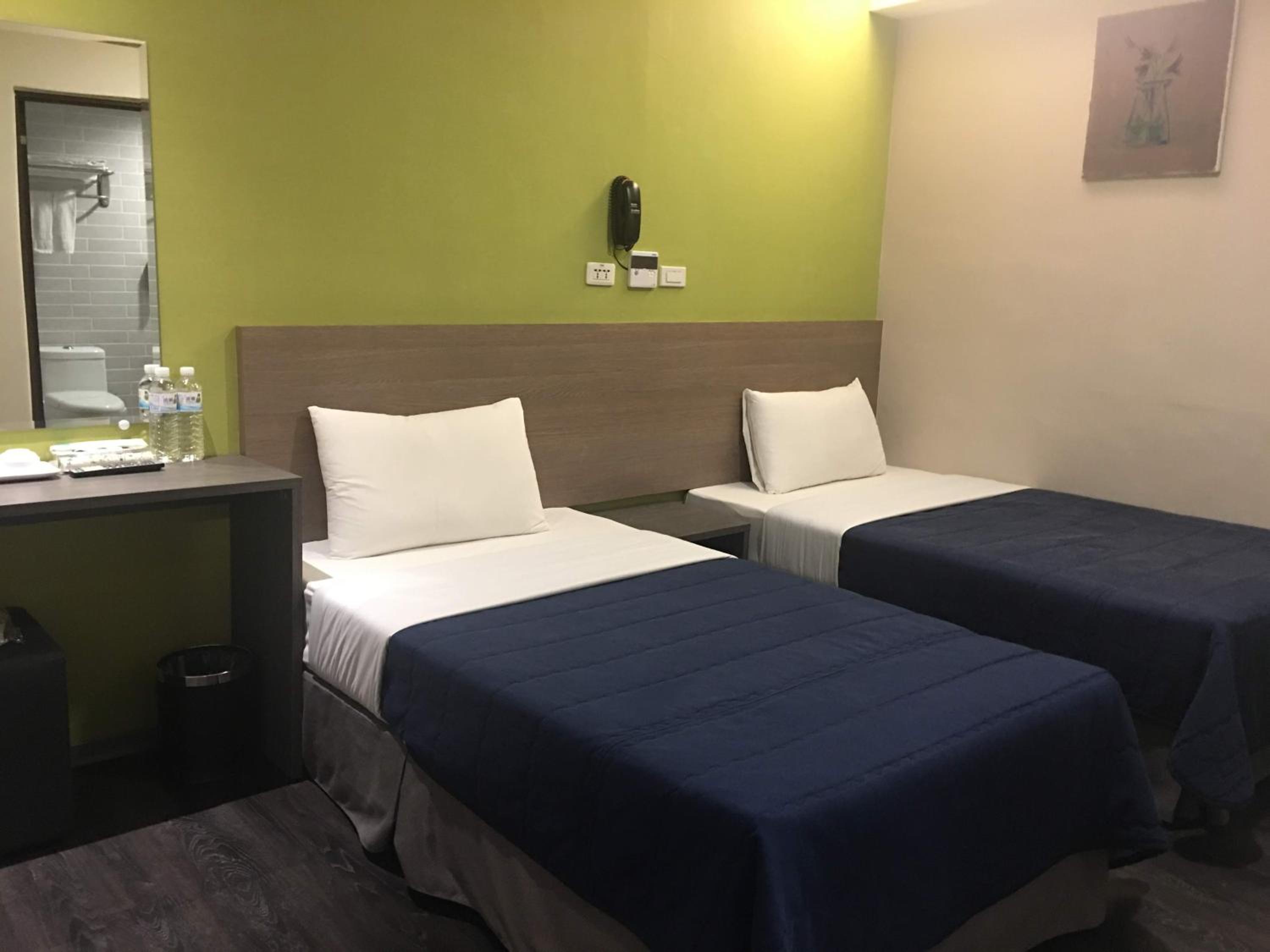 Economy, Twin Beds, No Window