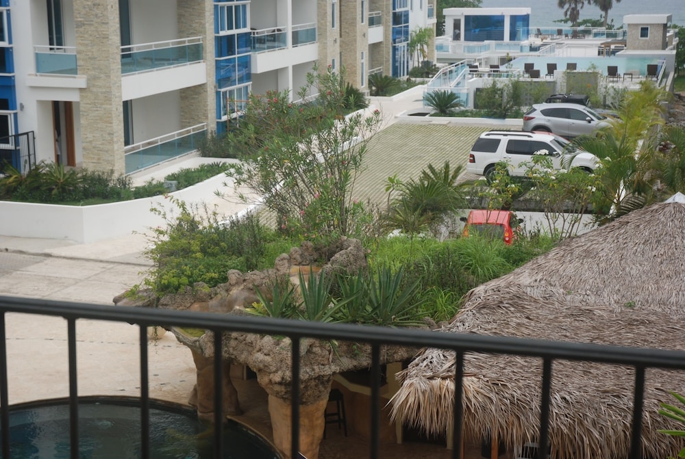 E And J Beach Condos 27/35