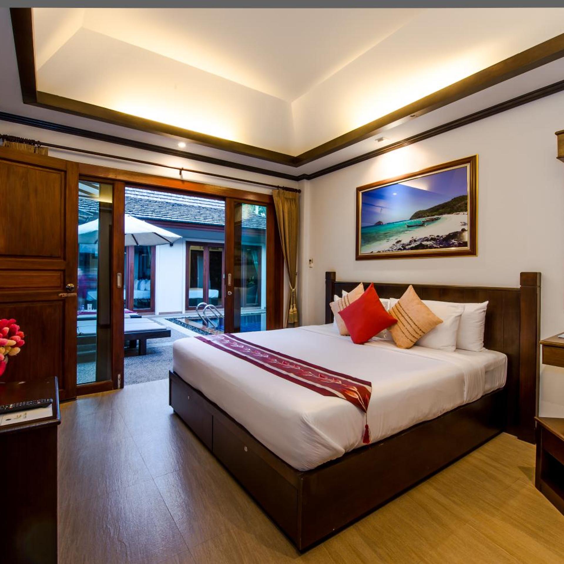 2 Bedrooms, Pool Access