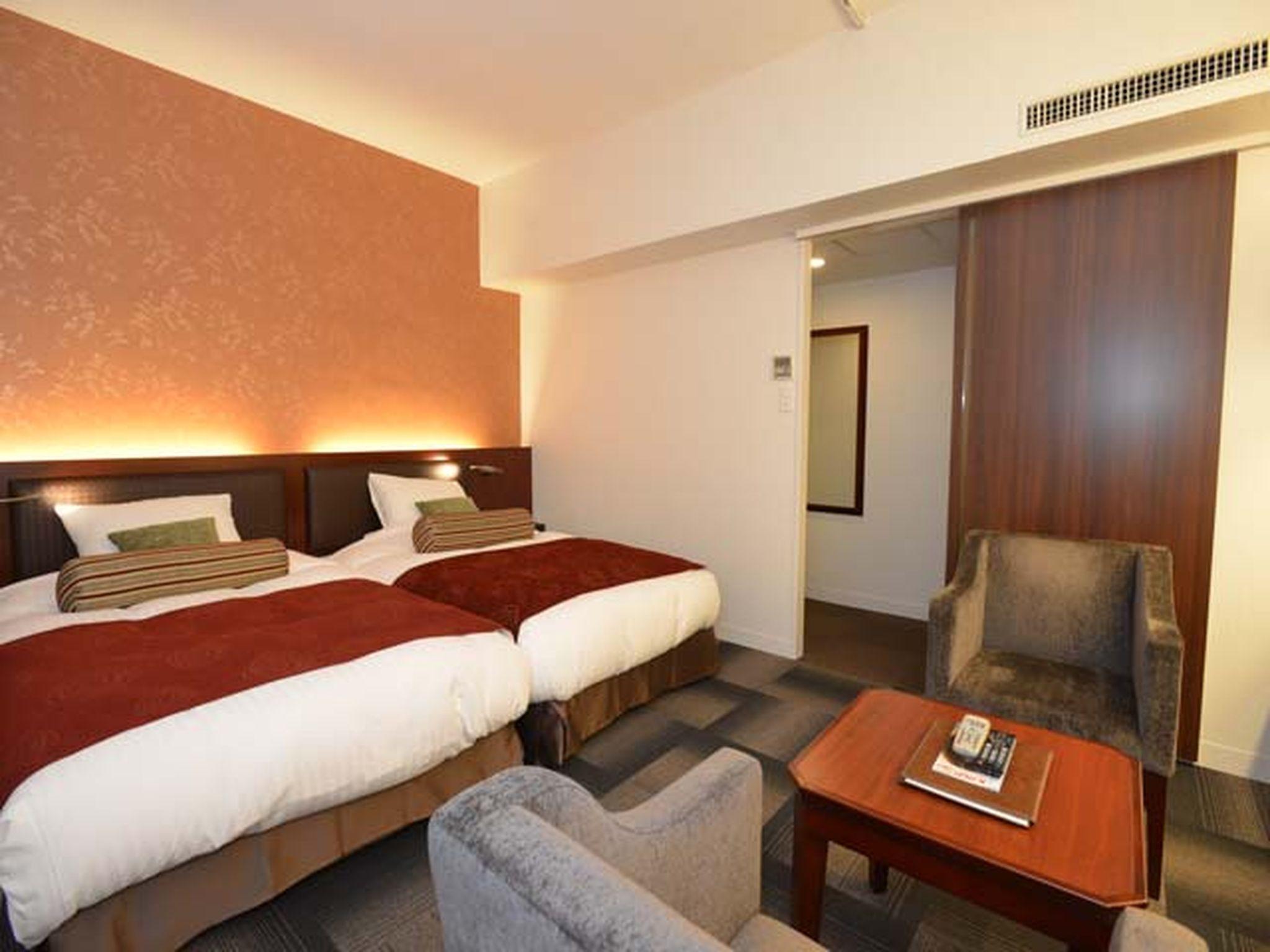 Grand, Twin Beds