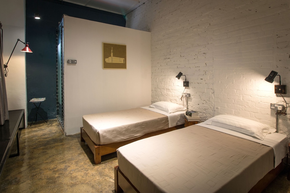 The Brownstone Hostel & Space 13/50