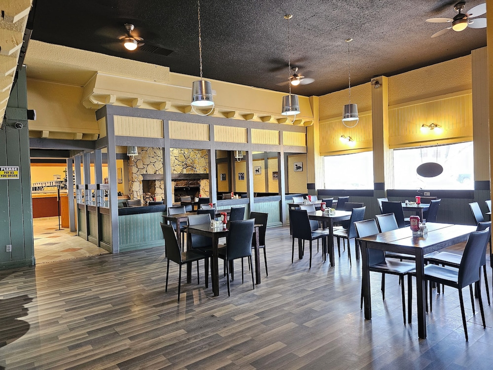 Travelodge by Wyndham Prince Albert 24/29