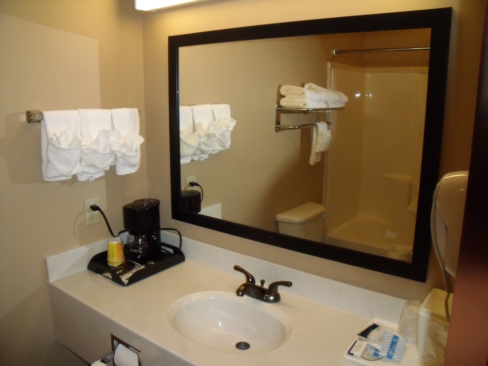 Irish Inn And Suites 10/35