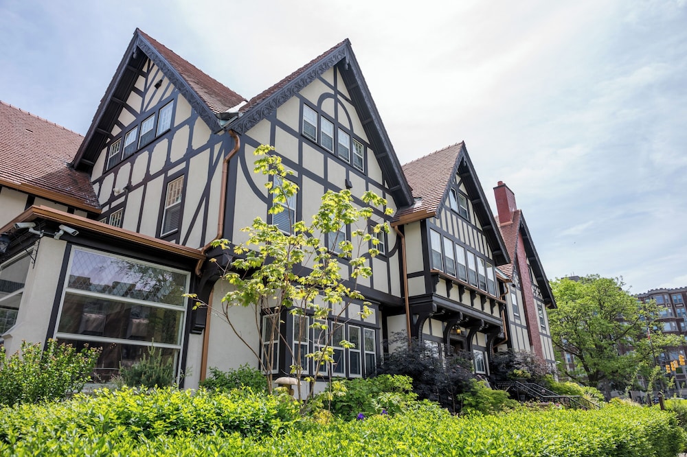 Frederick Stearns House Historic Inn 4/50