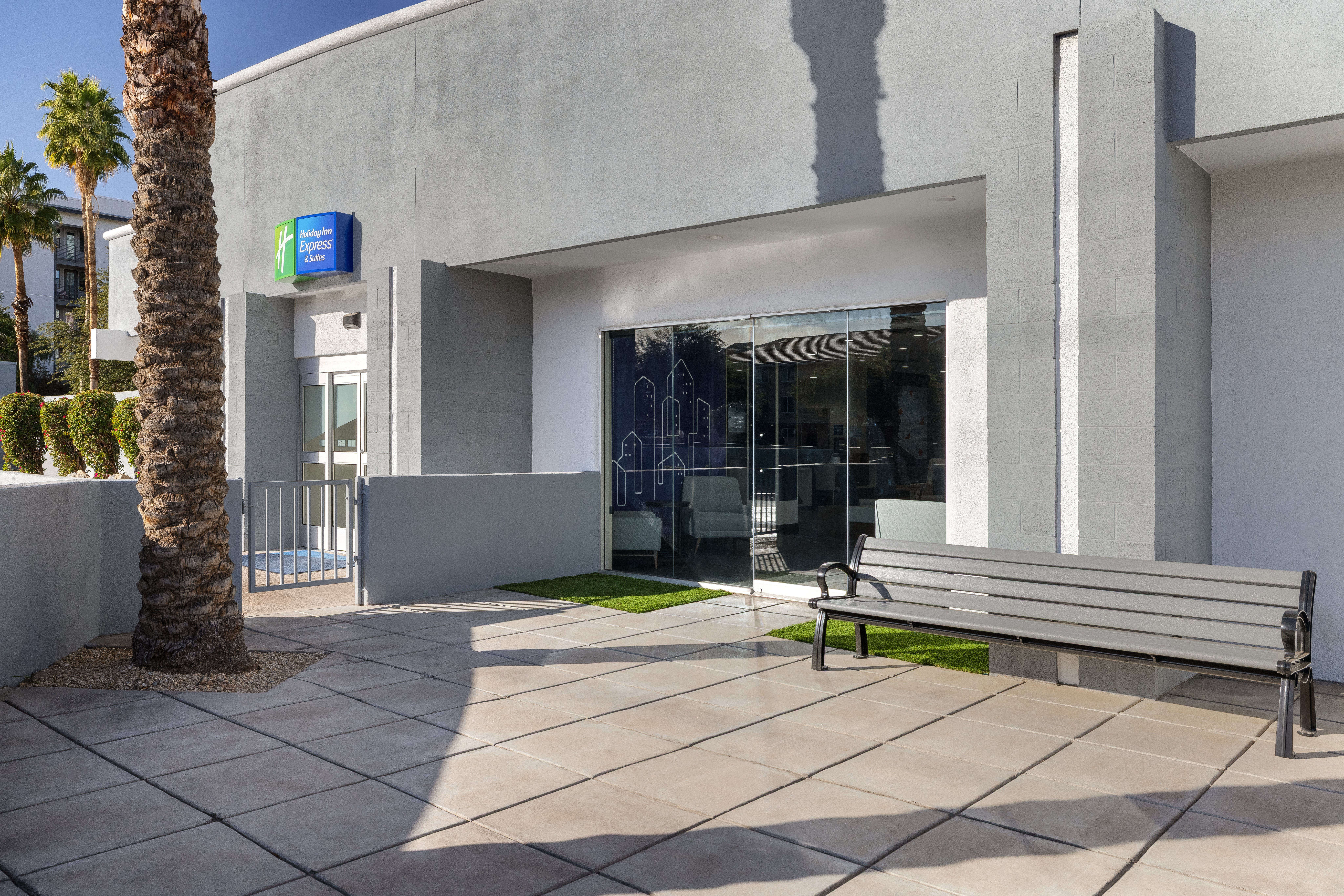 Holiday Inn Express & Suites Phoenix - Midtown 49/54